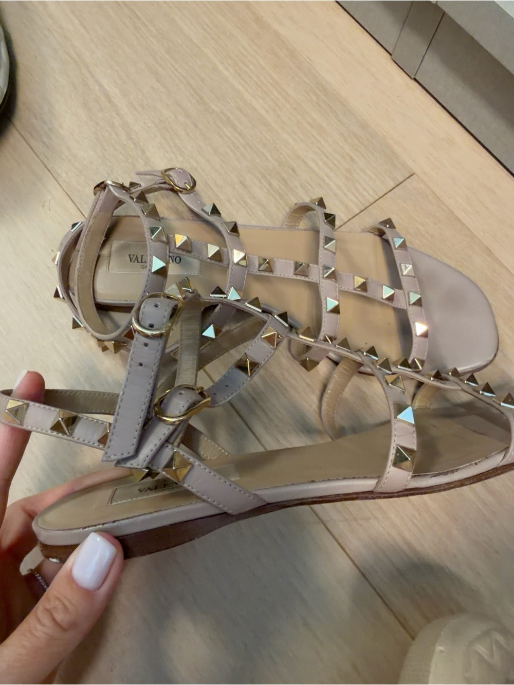 Valentino Garavani Nude Pink Rockstud T-Strap Sandals - Picture 3 of 6